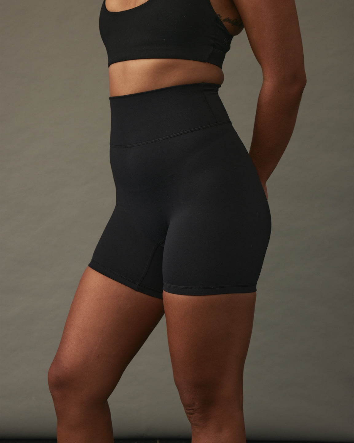 YK Move Cloud Shorts | Black